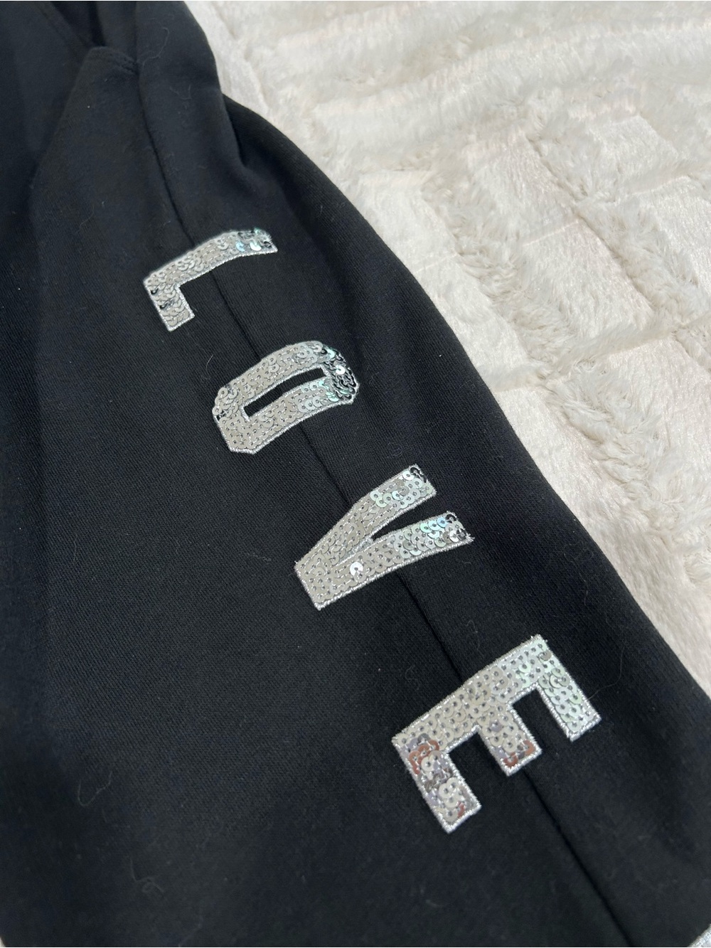 Victoria’s Secret’s Pink Silver Sequined Bling LOVE PINK Sweatpants NWOT - Picture 3 of 6